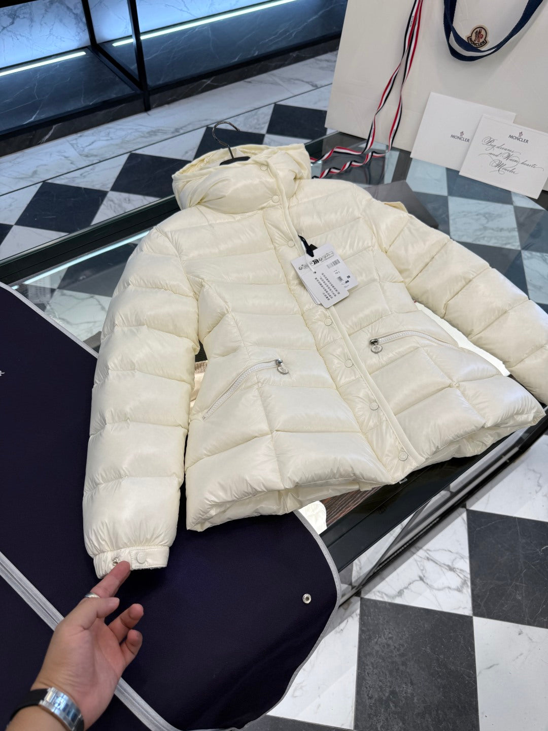 MONCLER 25S JACKET IN WHITE 014