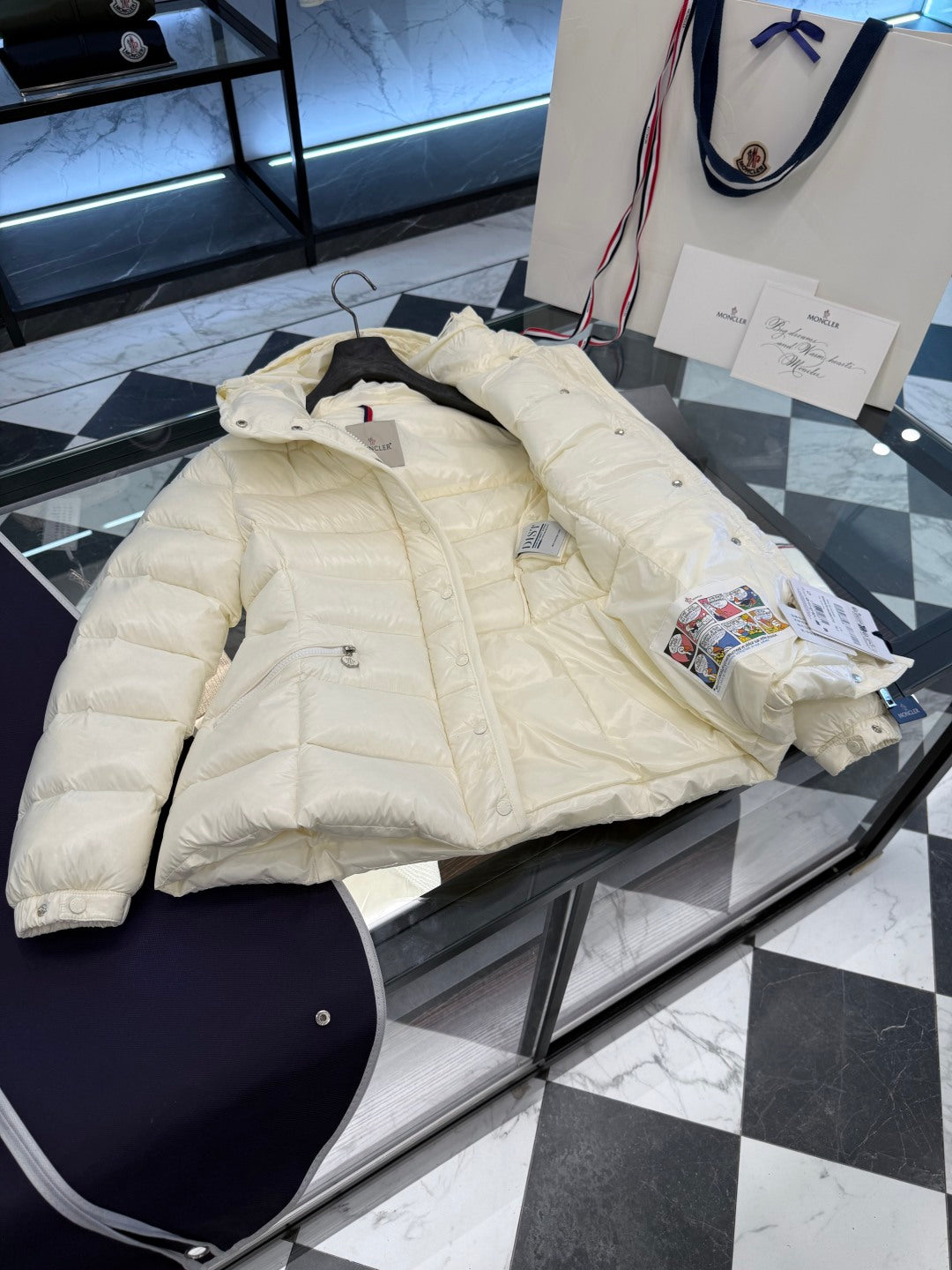 MONCLER 25S JACKET IN WHITE 014