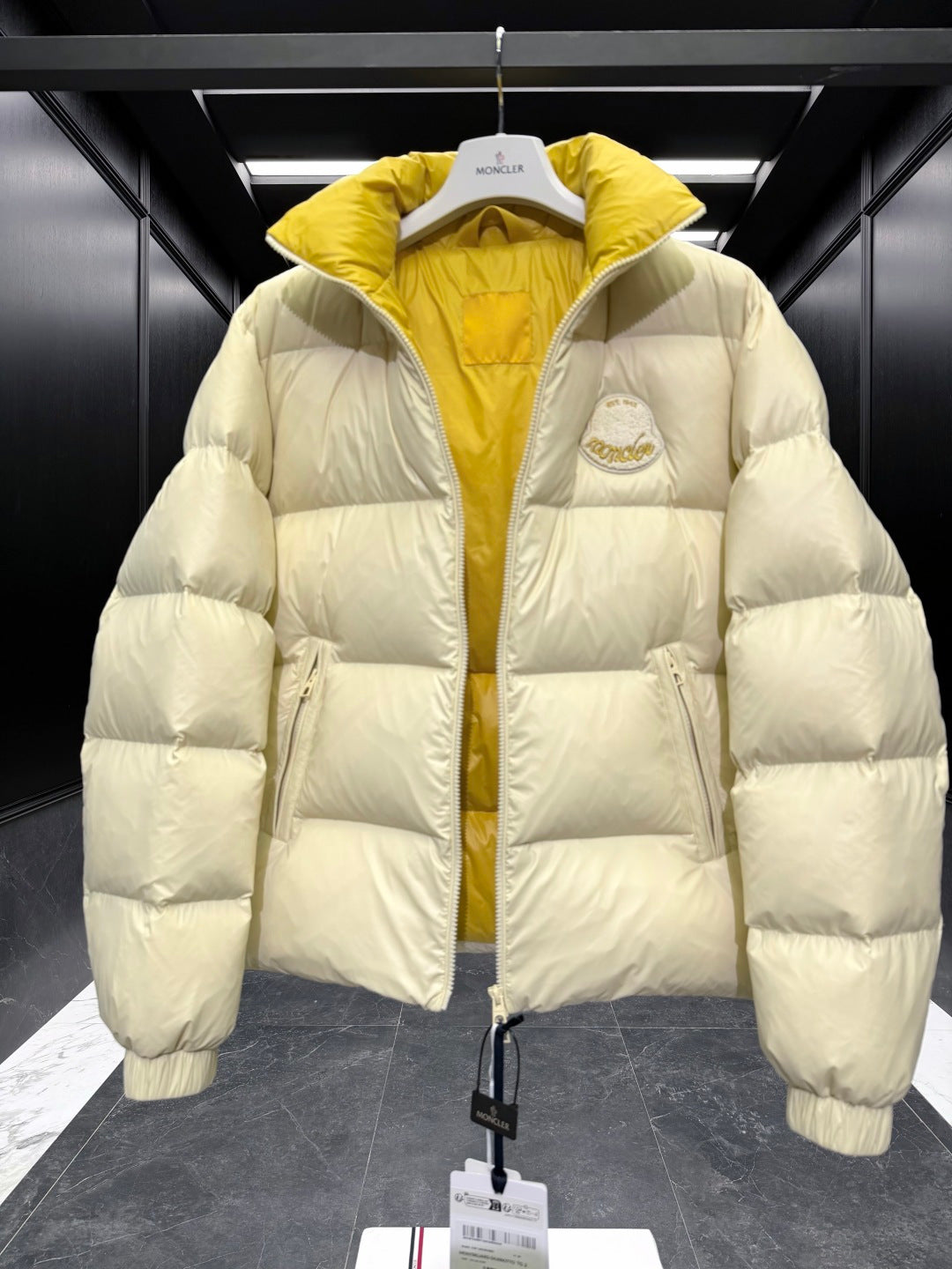 MONCLER 25S SHORT DOWN JACKET 215