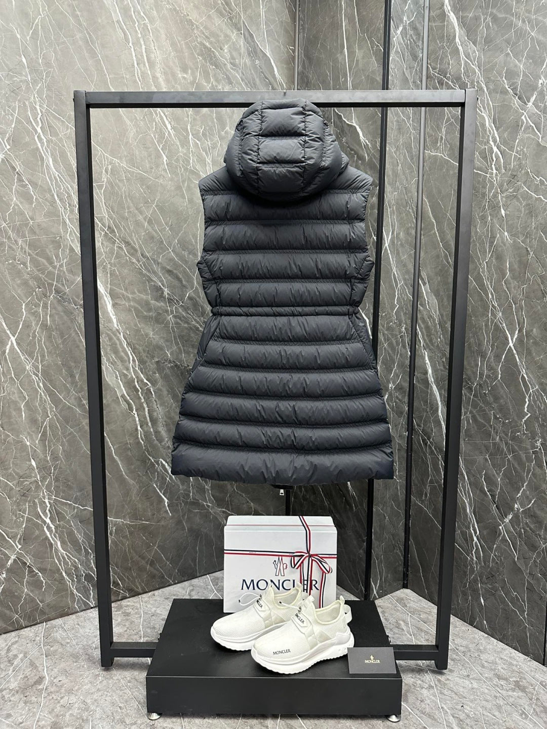 MONCLER 25S LONG DOWN VEST 477