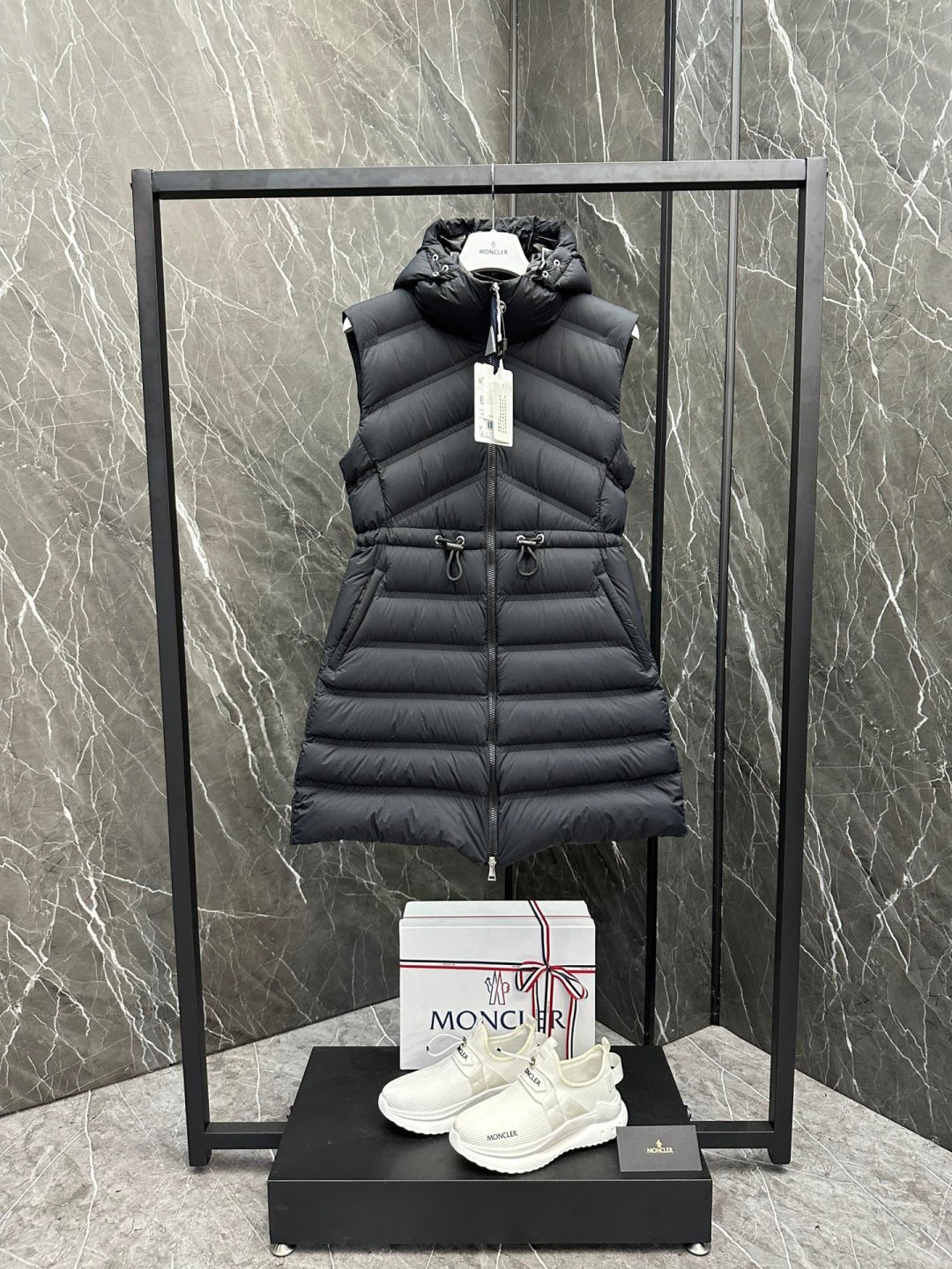 MONCLER 25S LONG DOWN VEST 477