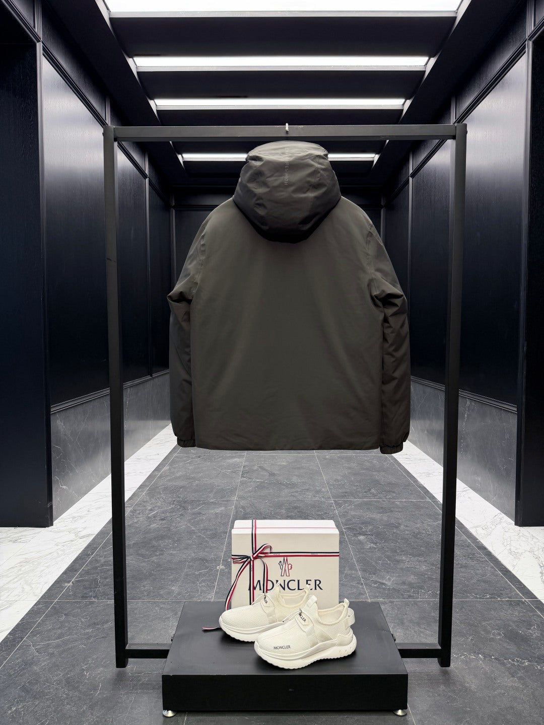 MONCLER 25S HOODED SKI JACKET 385