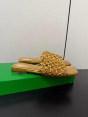 BOTTEGA VENETA 26S WOVEN STRAP SANDALS IN GOLD LAMBSKIN