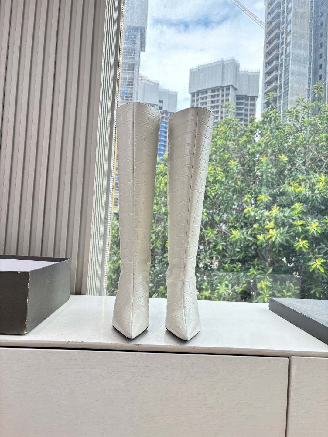 BALENCIAGA 25S HIGH BOOTS IN WHITE EMBOSSED COW LEATHER