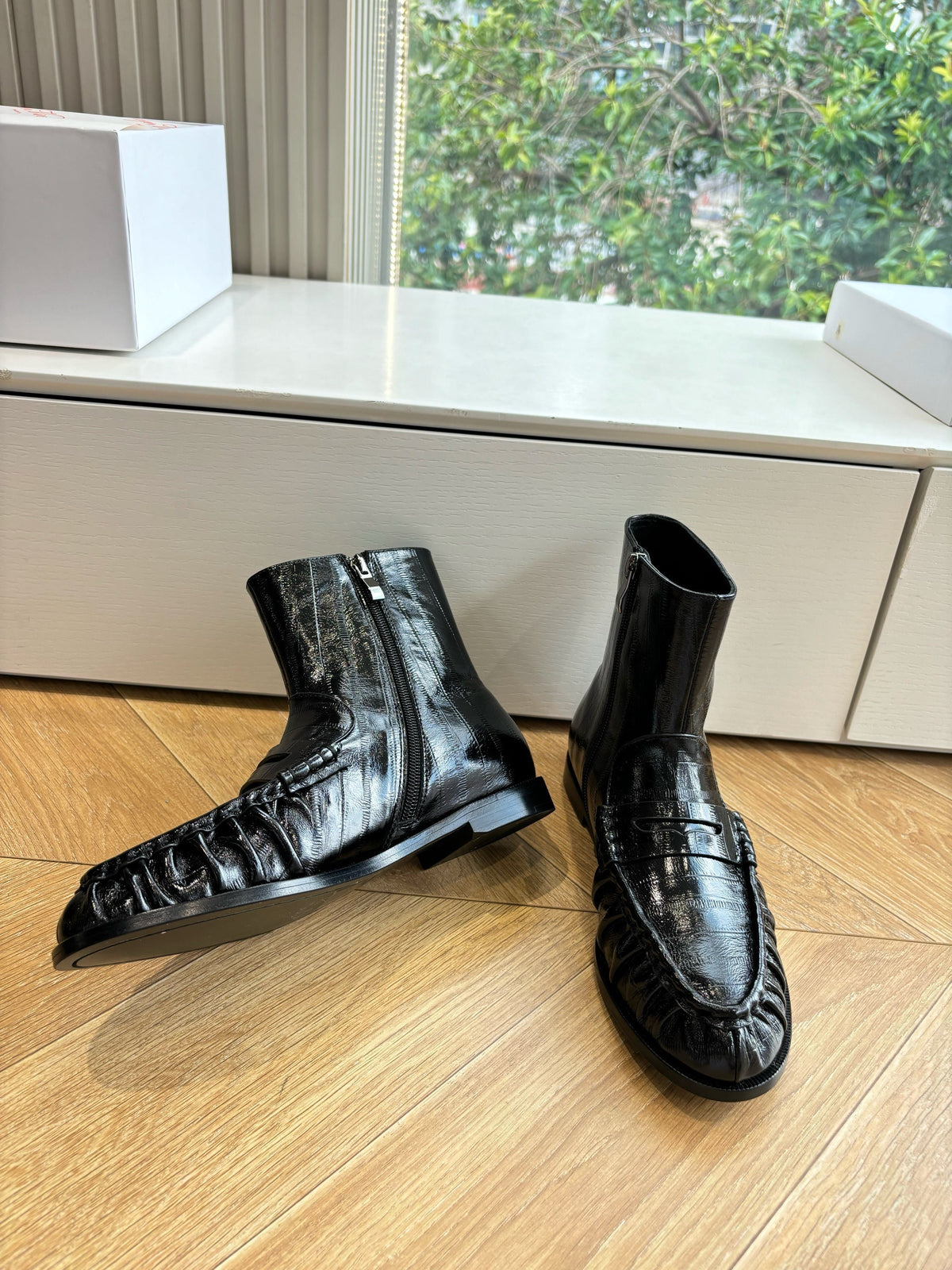 YSL 25S ANKLE FLAT BOOTS IN BLACK EMBOSSED LAMBSKIN WITH SIDE ZIPPER