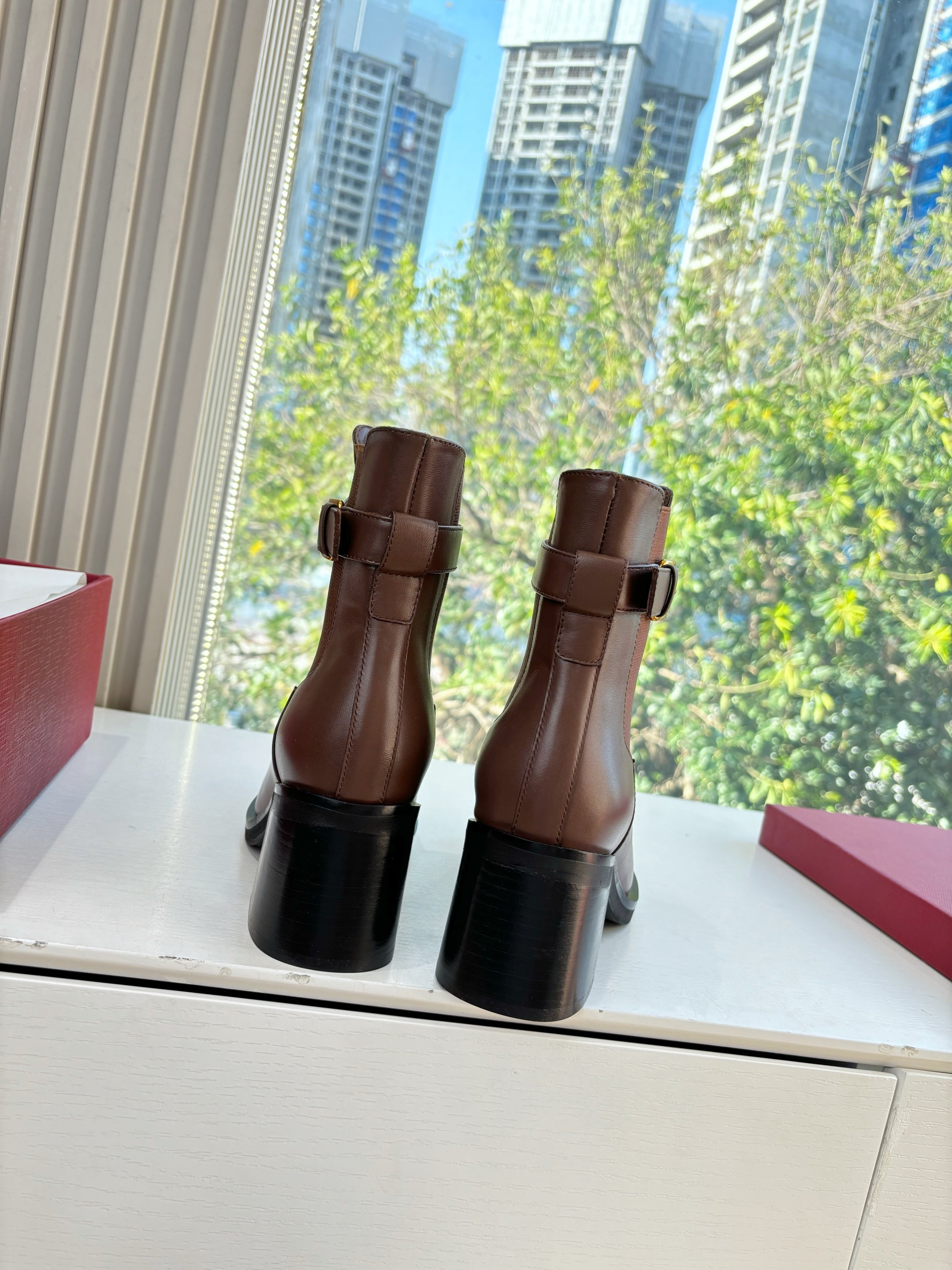 VALENTINO 25S SIGNATURE LOGO BOOTS 60 MM IN BROWN CALFSKIN WITH GOLD HARDWARE