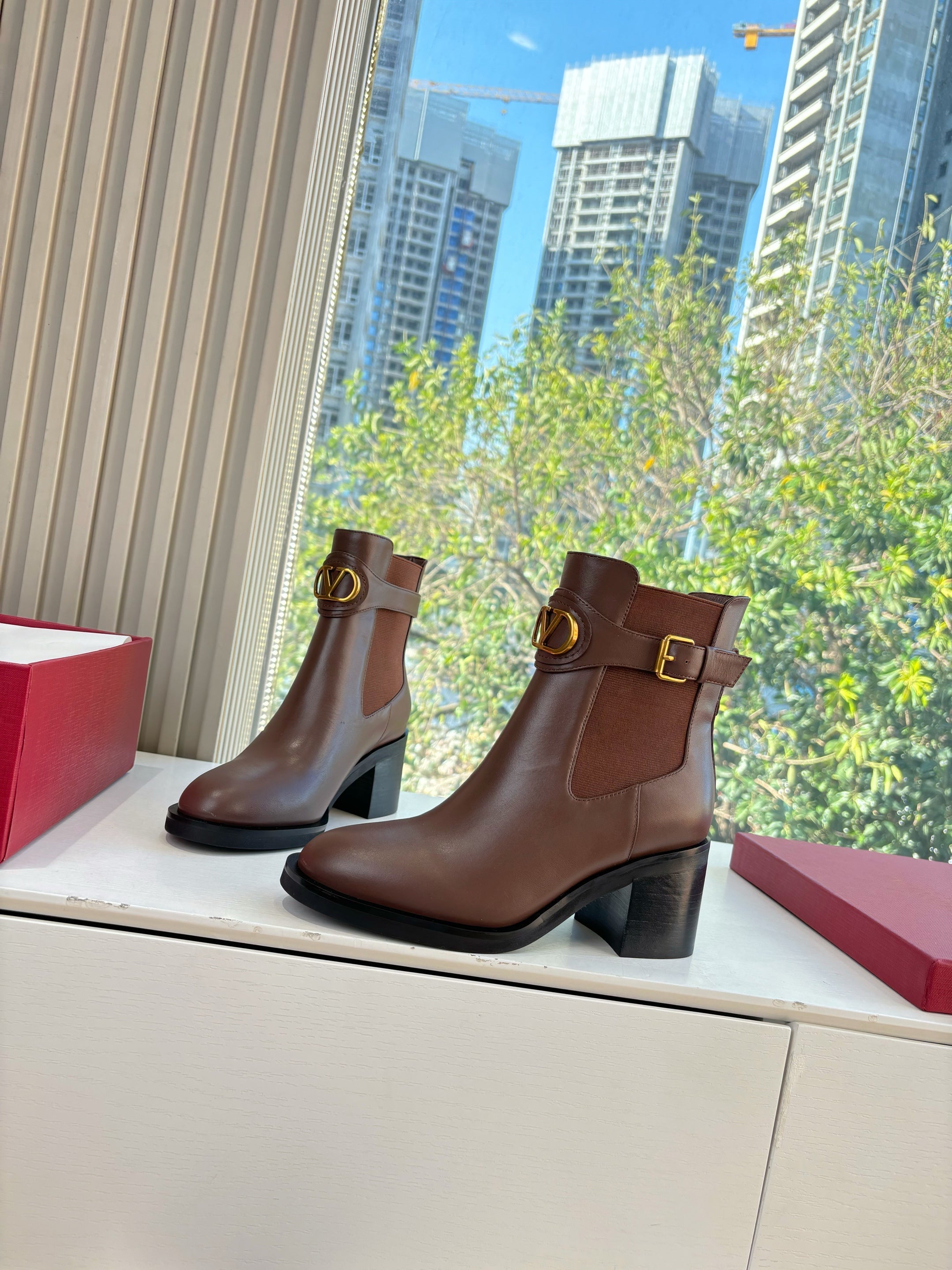 VALENTINO 25S SIGNATURE LOGO BOOTS 60 MM IN BROWN CALFSKIN WITH GOLD HARDWARE