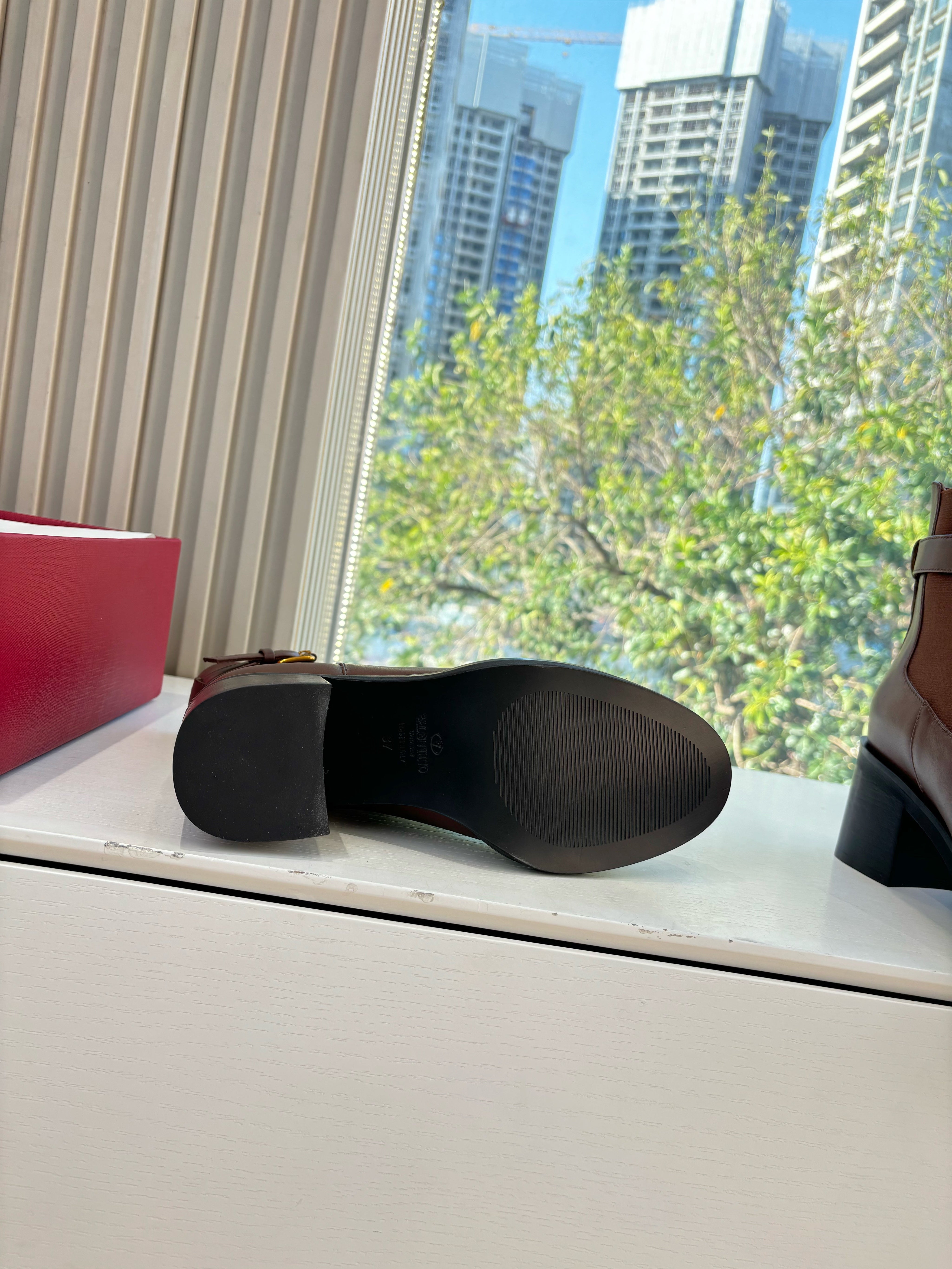 VALENTINO 25S SIGNATURE LOGO BOOTS 60 MM IN BROWN CALFSKIN WITH GOLD HARDWARE