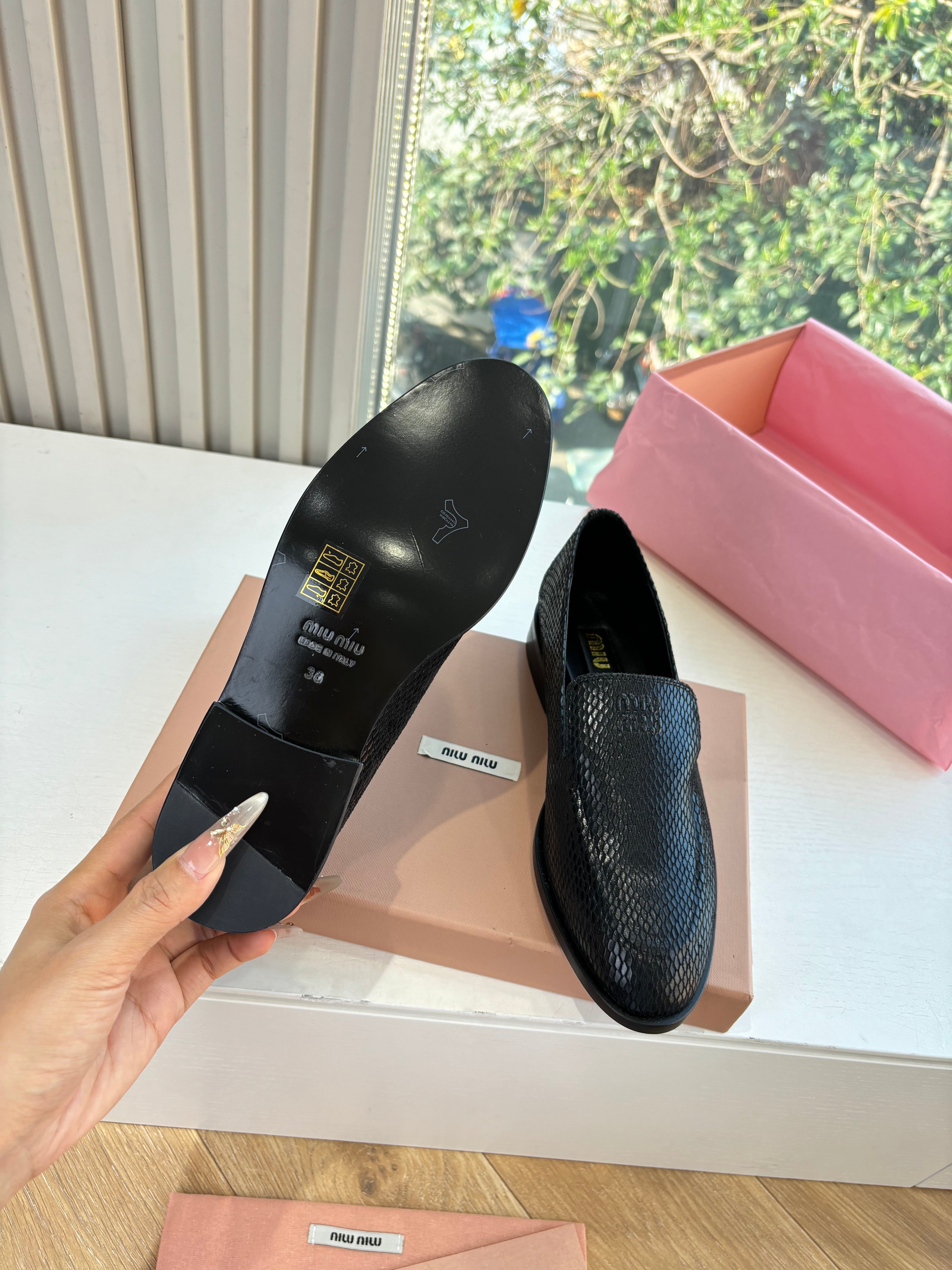 MIUMIU 26S LOAFERS IN BLACK SNAKE EMBOSSED CALFSKIN