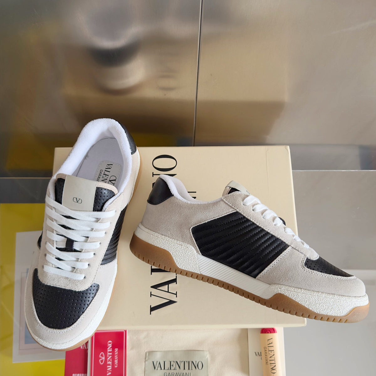 VALENTINO 25S GARAVANI FREEDOTS SNEAKERS IN BEIGE SUEDE AND BLACK LAMBSKIN