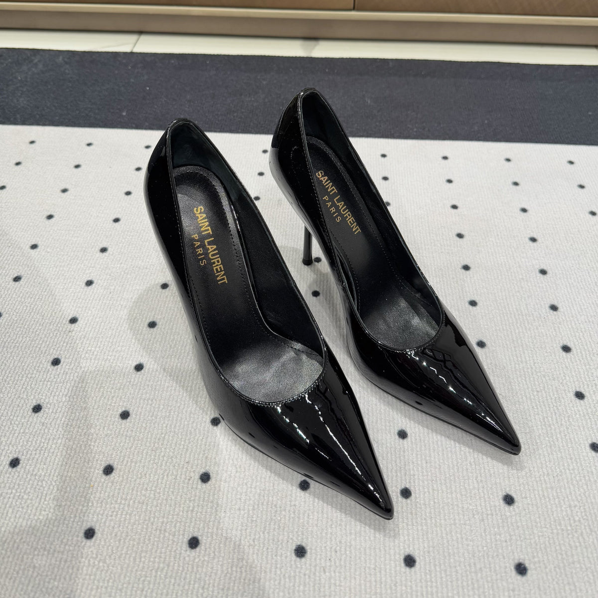 NORMA PUMPS IN BLACK GLOSSY SHEEPSKIN