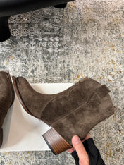 CELINE 26S ANKLE BOOTS 55 MM IN GRAYISH BROWN SUEDE