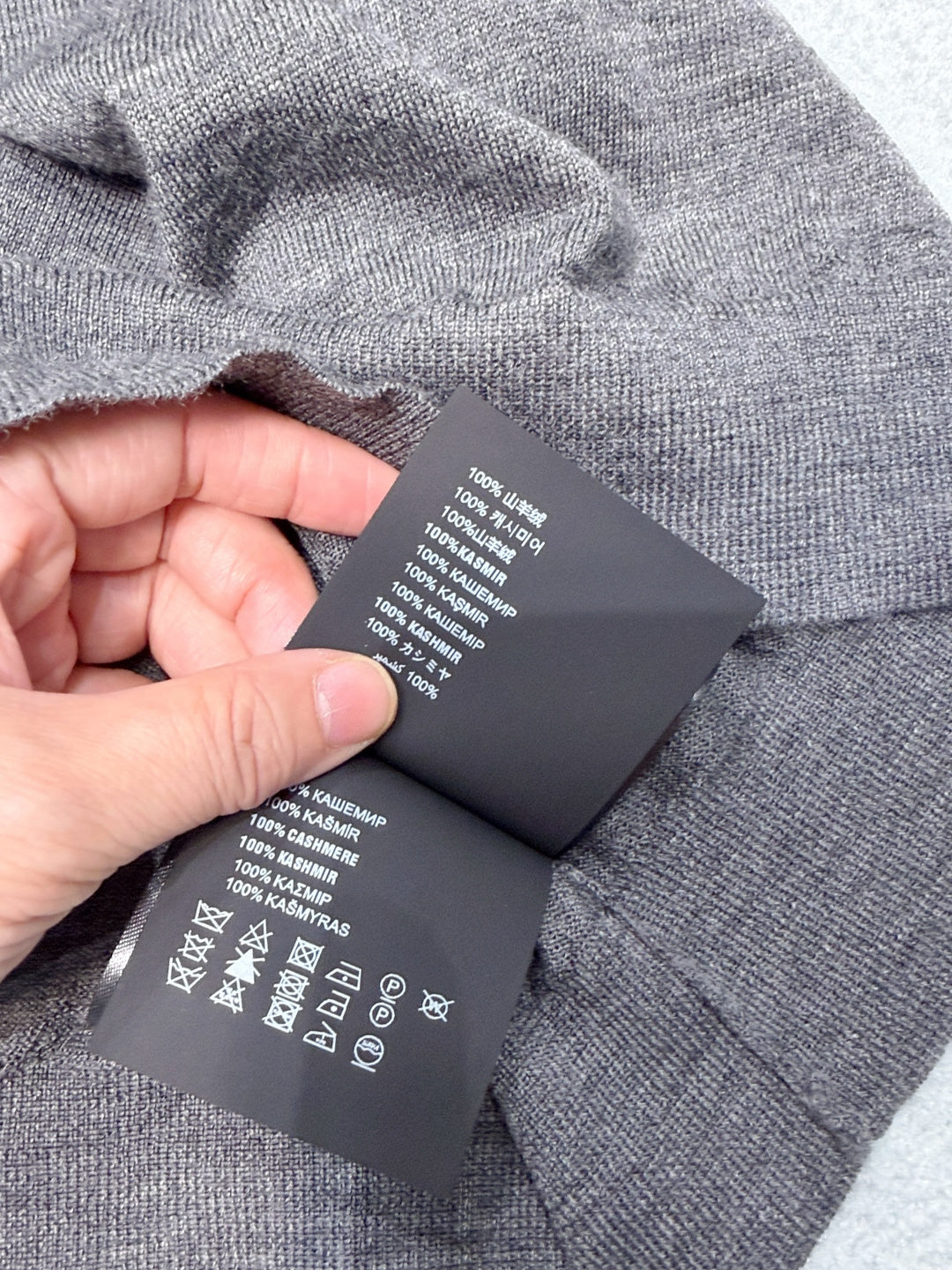 PRADA 26S V-NECK KNIT VEST 814