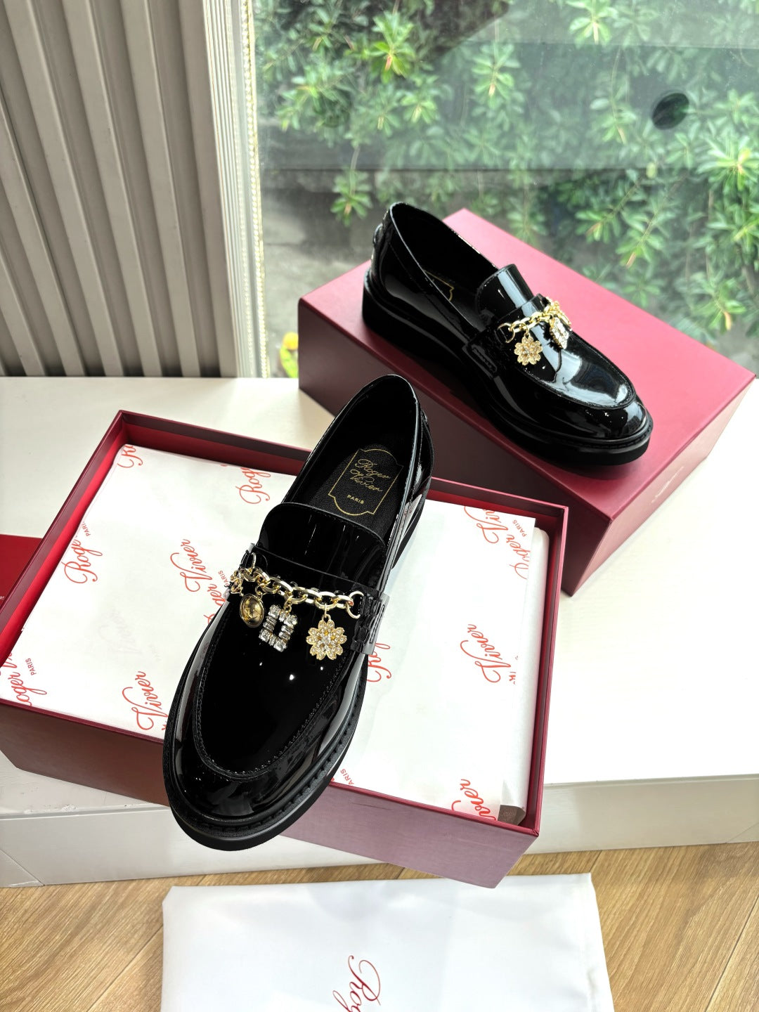 ROGER VIVIER 25S RANGERS CHAIN LOAFER IN BLACK GLOSSY CALFSKIN