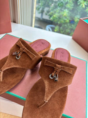 LP THONG SANDALS 25S IN BROWN SUEDE