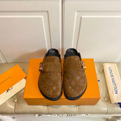 COSY FLAT COMFORT CLOG IN CHOCOLATE BROWN EMBOSSED SUEDE