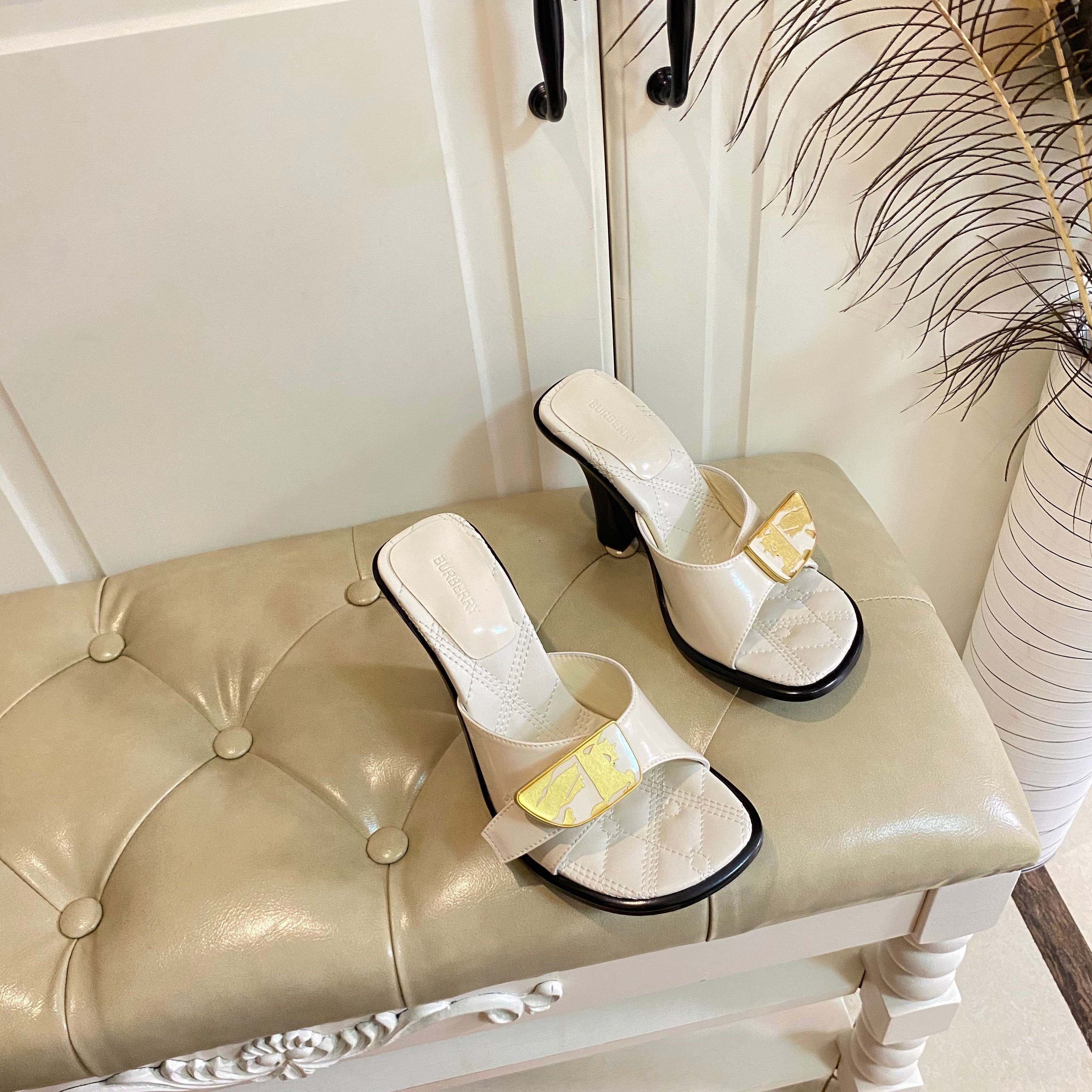 BURBERRY 26S HEELED SANDALS 100 MM IN CREAM WHITE CALFSKIN
