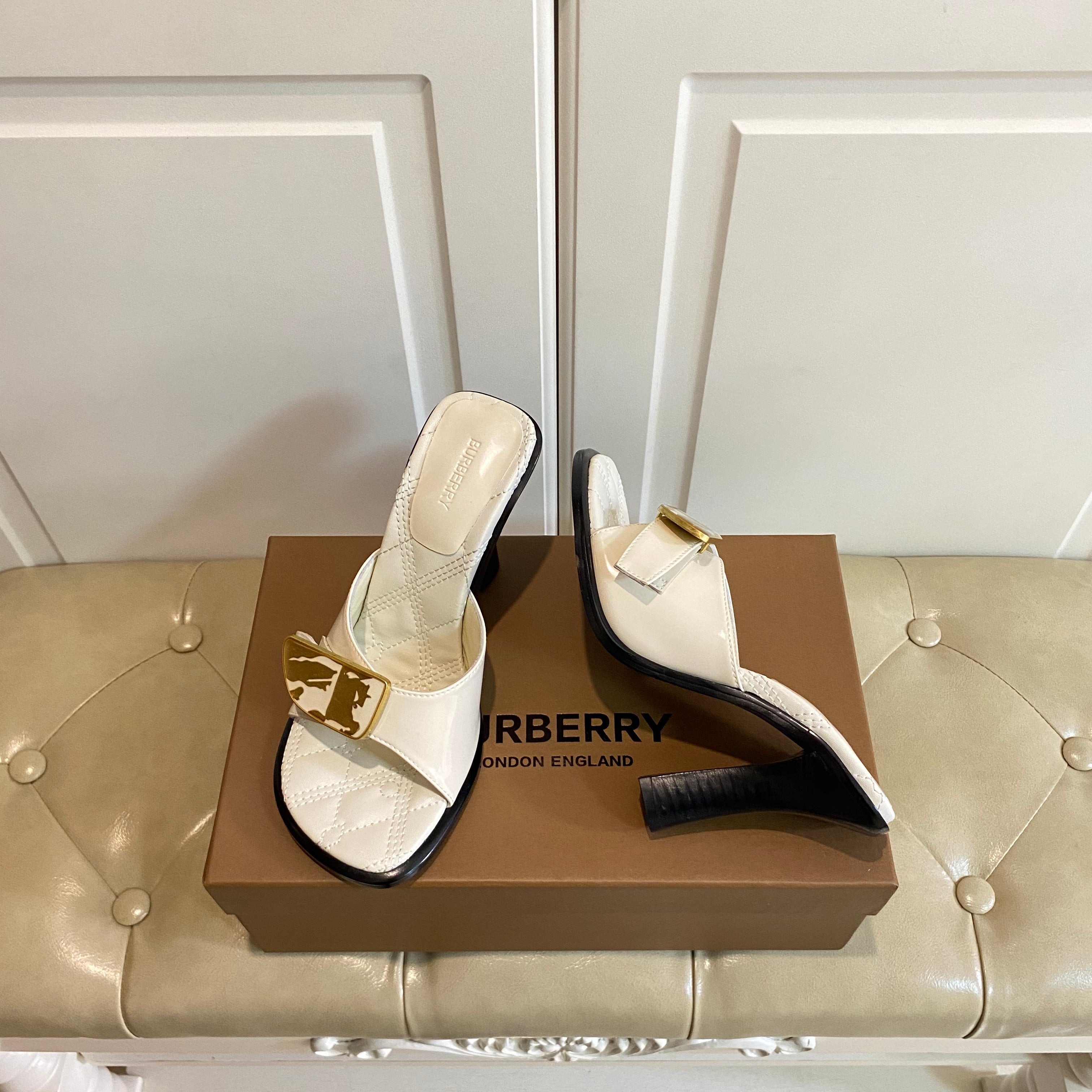 BURBERRY 26S HEELED SANDALS 100 MM IN CREAM WHITE CALFSKIN