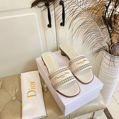 DWAY HEELED SLIDE IN WHITE CALFSKIN WITH GOLD LOGO