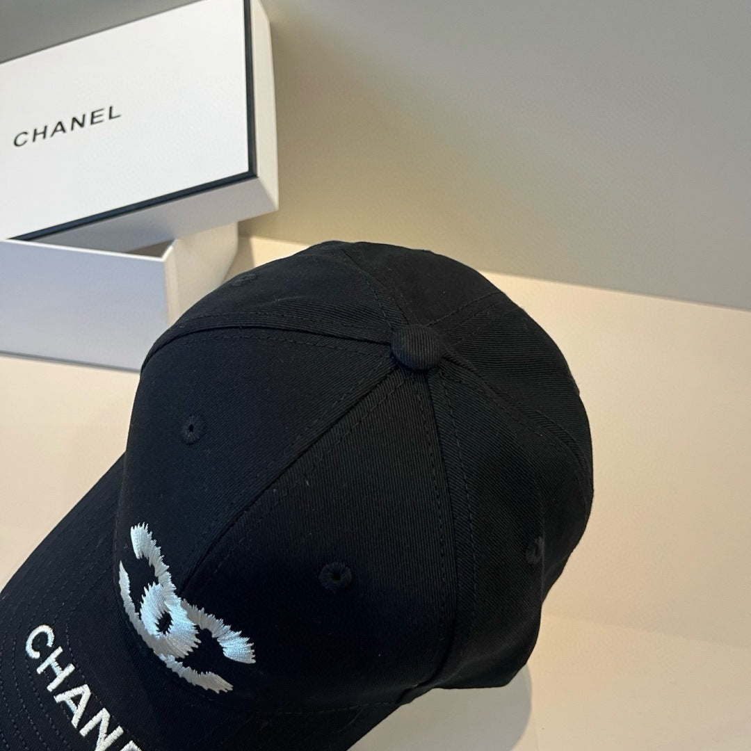 CHANEL 26S BASEBALL CAP EMBROIDERED CC LOGO 337970