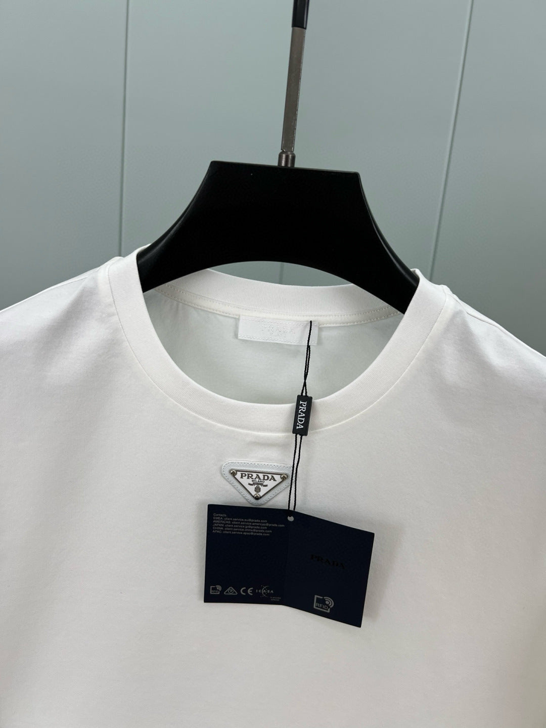 PRADA 26S SHORT SLEEVED T-SHIRT 717