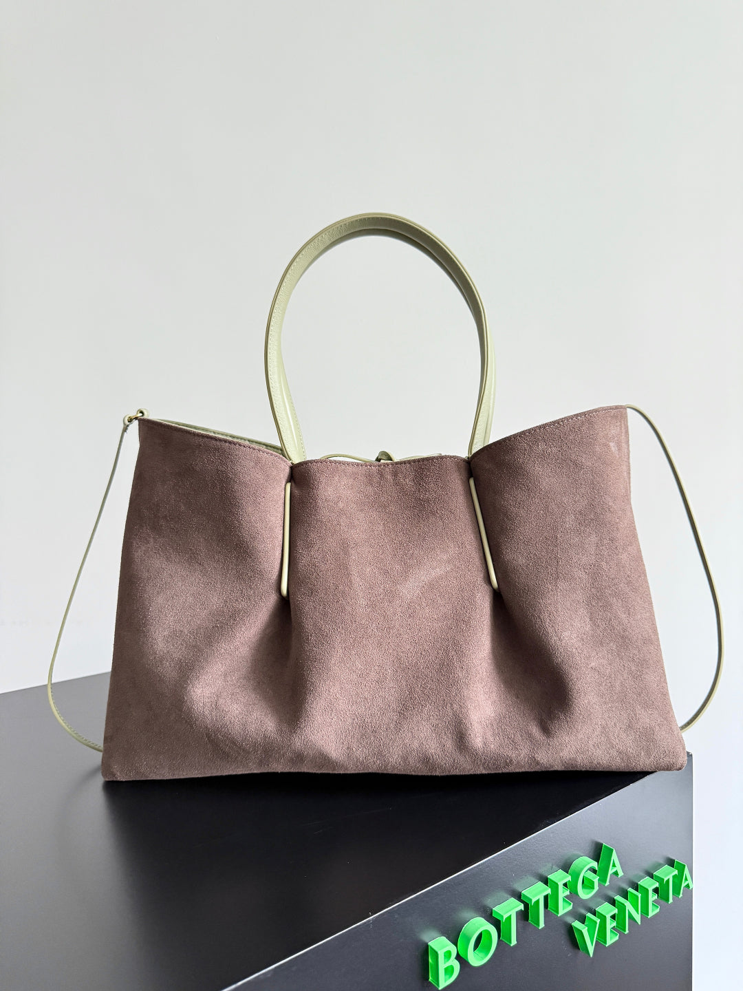 PINACOTECA REVERSIBLE TOTE BAG 43 IN MATCHA LAMBSKIN AND BROWN SUEDE