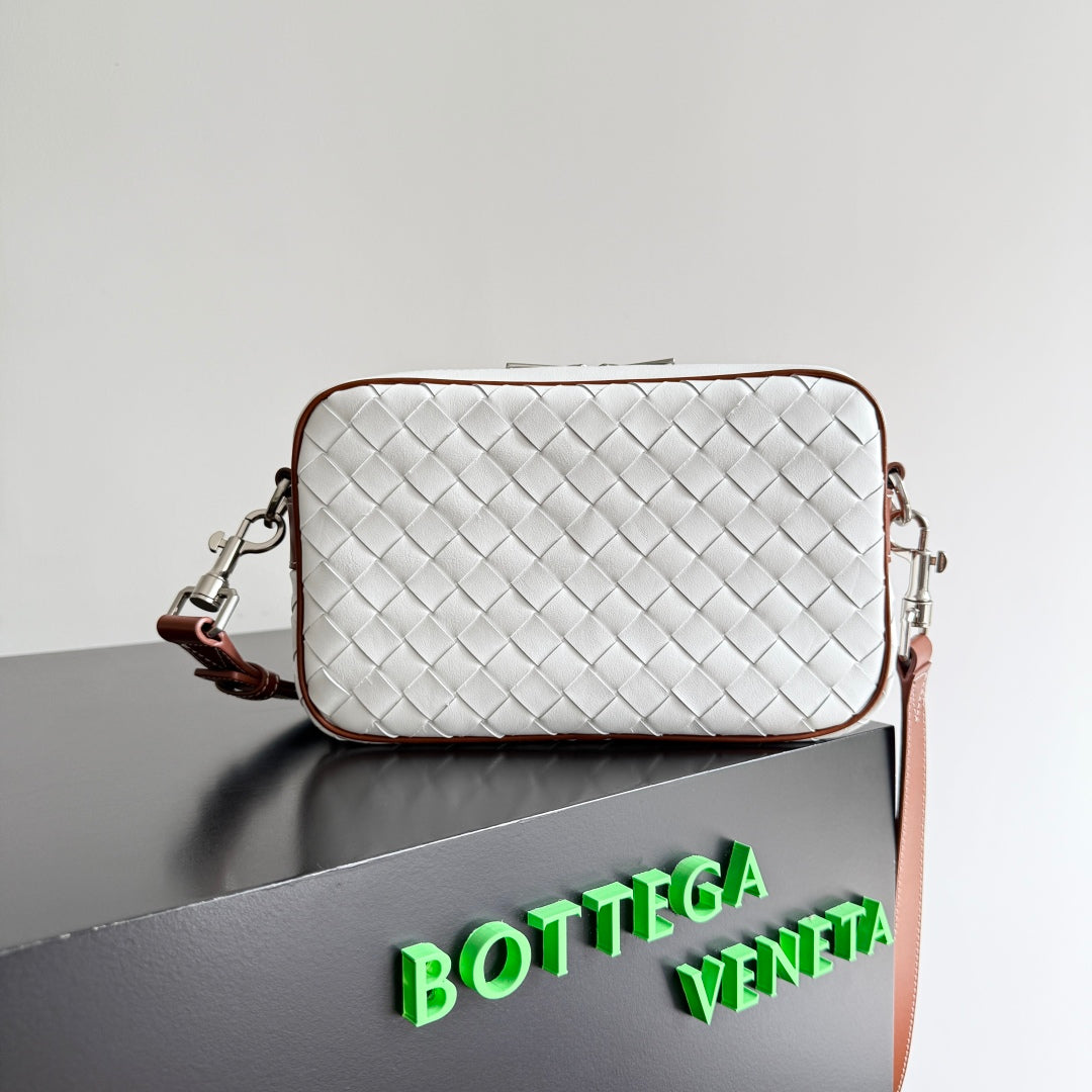 BOTTEGA VENETA 25S SMALL INTRECCIATO CAMERA BAG 24 IN WHITE CALFSKIN