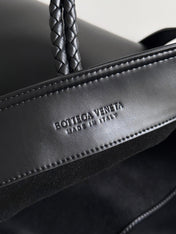 BOTTEGA VENETA 25S MEDIUM LIBERTA 22 IN BLACK CALFSKIN GOLD HARDWARE