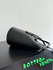 BOTTEGA VENETA 25S MEDIUM LIBERTA 22 IN BLACK CALFSKIN GOLD HARDWARE