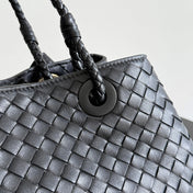 BOTTEGA VENETA 25S BASKET BAG 31 IN BLACK CALFSKIN GOLD HARDWARE