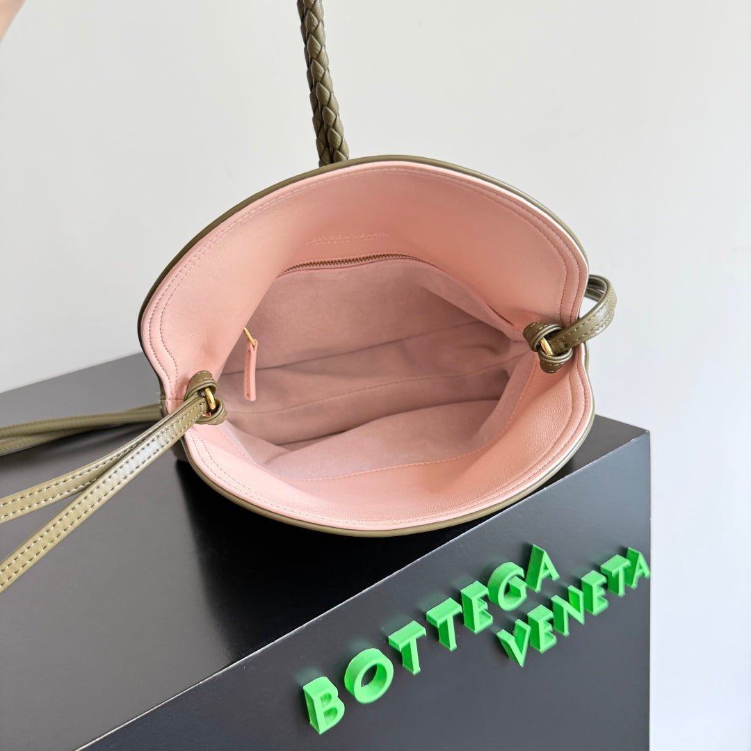 BOTTEGA VENETA 25S MEDIUM LIBERTA BAG 27 IN OLIVE GREEN CALFSKIN GOLD HARDWARE