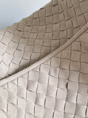 BOTTEGA VENETA 25S HOP BAG 53 IN SOFT TAUPE SUEDE GOLD HARDWARE