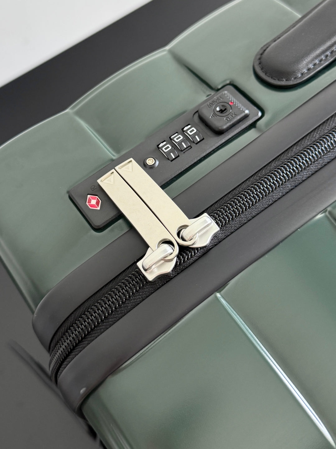 BOTTEGA VENETA 25S ODYSSEY CABIN 3D INTRECCIO PATTERN LUGGAGE 55 IN OLIVE GREEN CALFSKIN