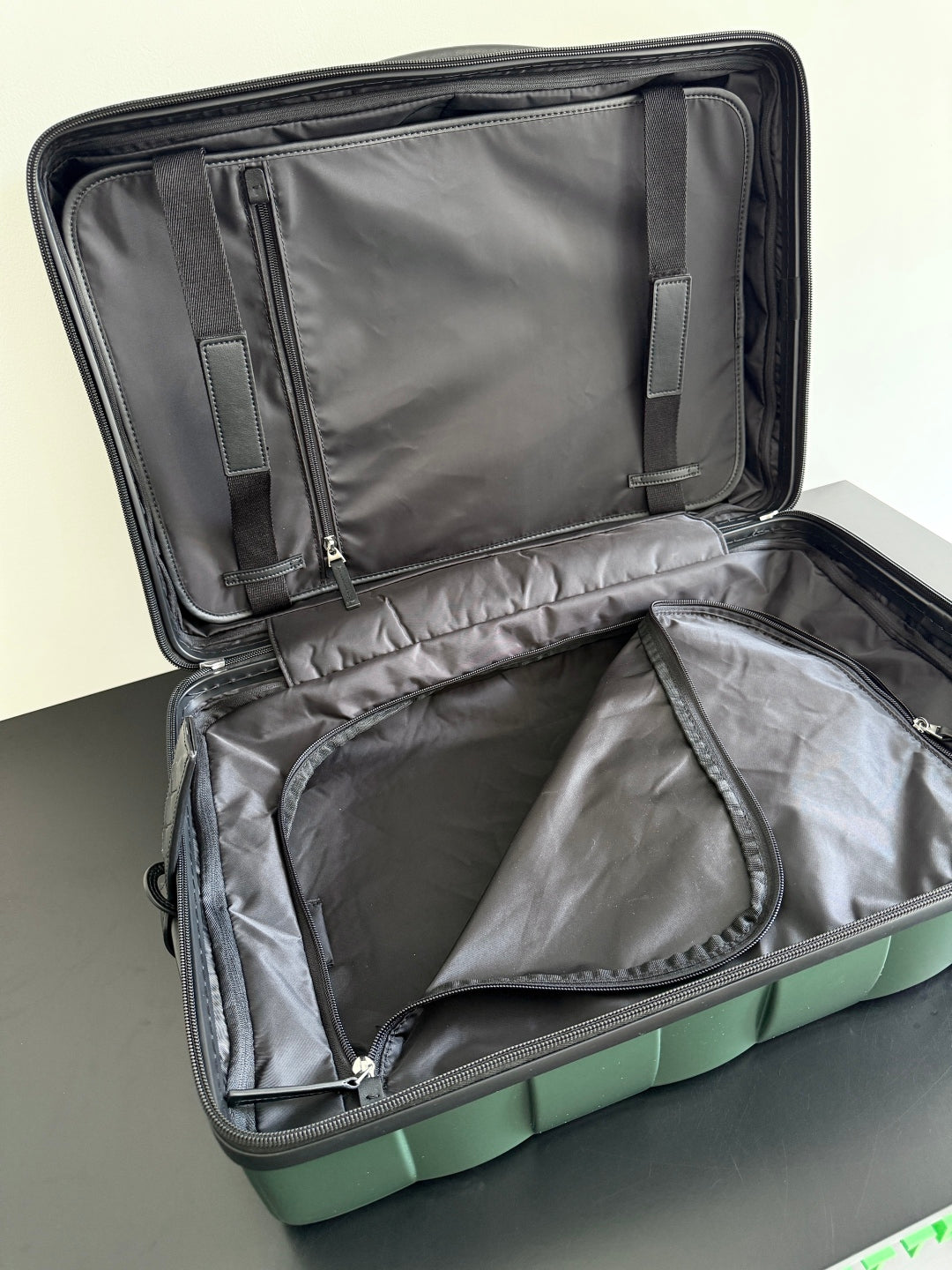 BOTTEGA VENETA 25S ODYSSEY CABIN 3D INTRECCIO PATTERN LUGGAGE 55 IN OLIVE GREEN CALFSKIN