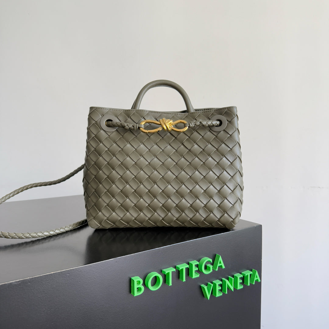 BOTTEGA VENETA 25S ANDIAMO 25 IN OLIVE GREEN CALFSKIN GOLD HARDWARE