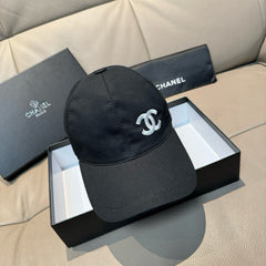BLACK BASEBALL CAP WITH WHITE LOGO IN COTTON 672797