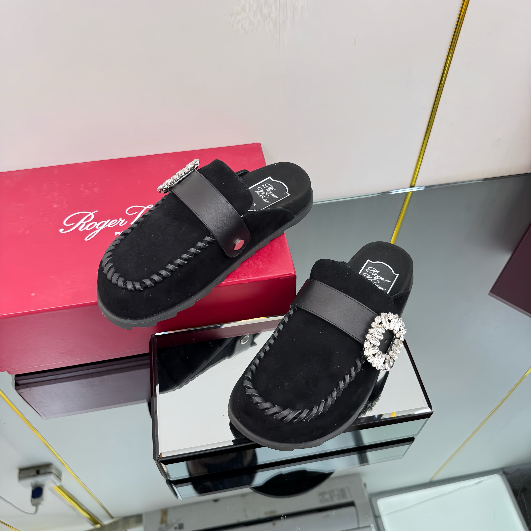 SLIDY VIV' MULES IN BLACK SUEDE