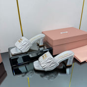 MATELASSÉ SLIDES PUMP IN SILVER PATENT CALFSKIN