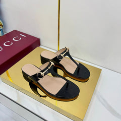 THONG SANDALS IN BLACK LAMBSKIN PRINTED LOGO WITH GOLD HARDWARE