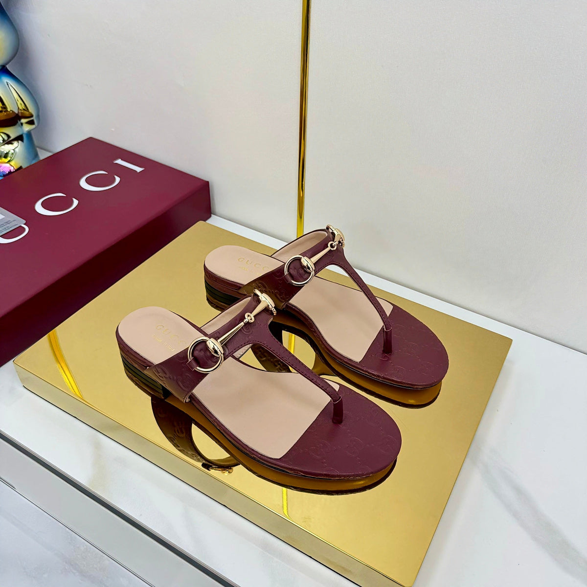 THONG SANDALS IN RED LAMBSKIN PRINTED LOGO WITH GOLD HARDWARE