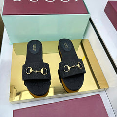 GG SLIDES IN BLACK WITH GOLD HARDWARE