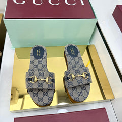 GG SLIDES IN STONE GREY WITH GOLD HARDWARE