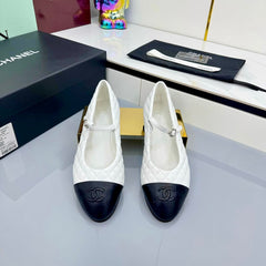 CC MARY JANE FLAT 25S IN WHITE LAMBSKIN EMBOSSED LOGO