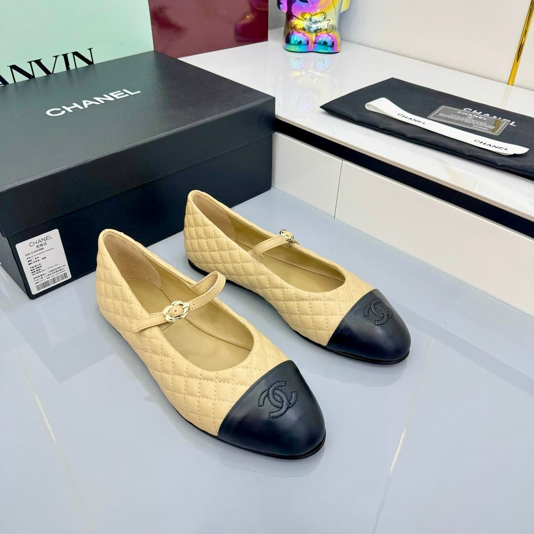 CC MARY JANE FLAT 25S IN BEIGE LAMBSKIN EMBOSSED LOGO