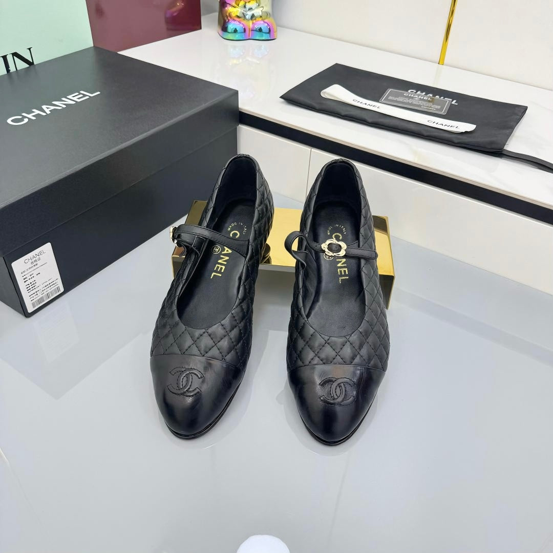 CC MARY JANE FLAT 25S IN BLACK LAMBSKIN EMBOSSED LOGO