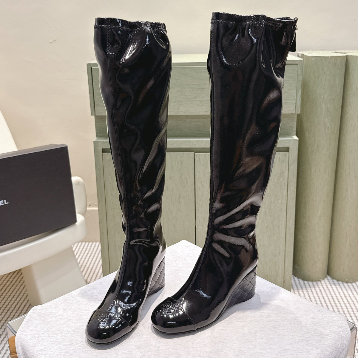 CHANEL 25S KNEE-HIGH BOOTS 60MM IN BLACK PATENT CALFSKIN WEDGE HEELS