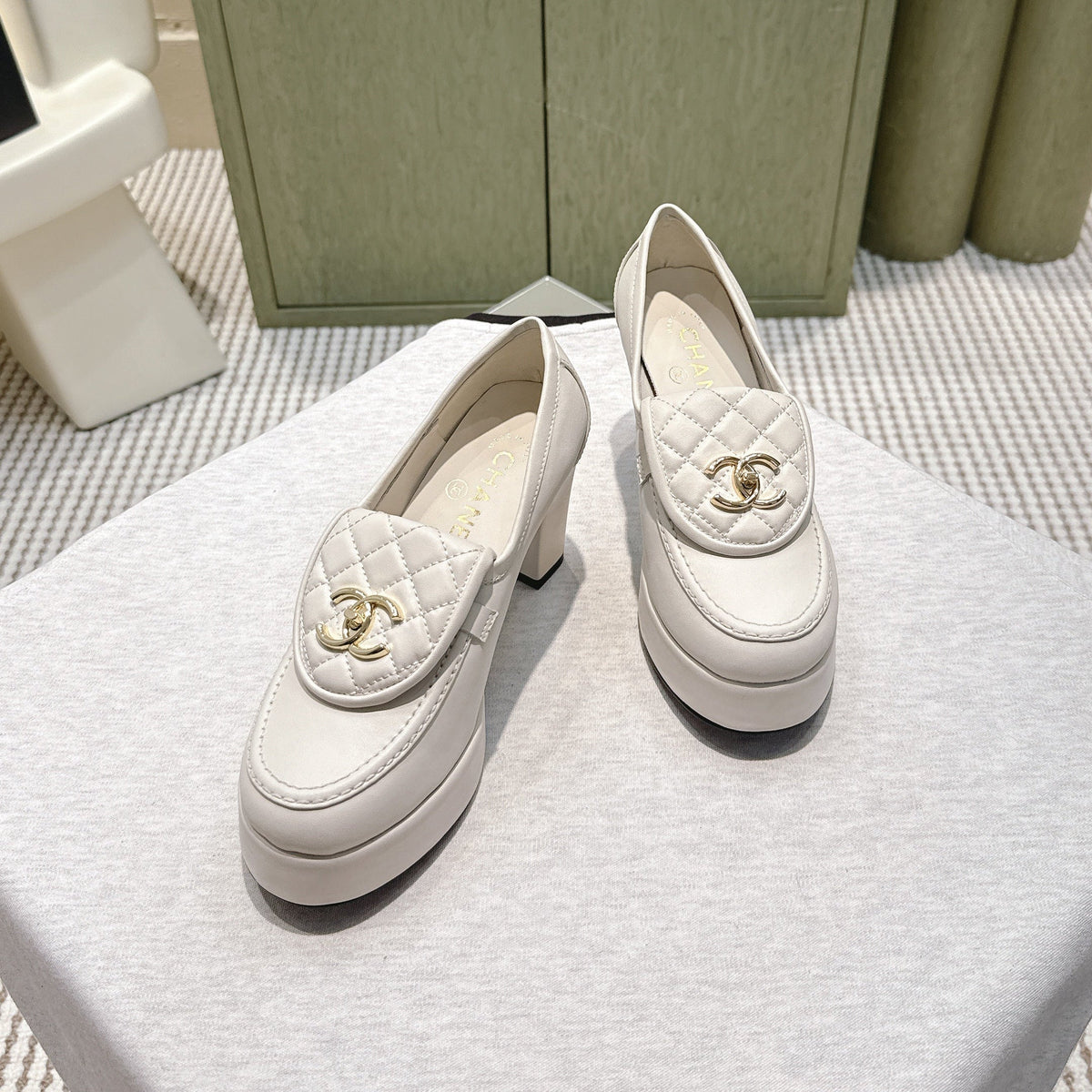 CHANEL 25S HIGH-HEELED MOCCASINS 80MM IN WHITE CALFSKIN GOLD HARDWARE