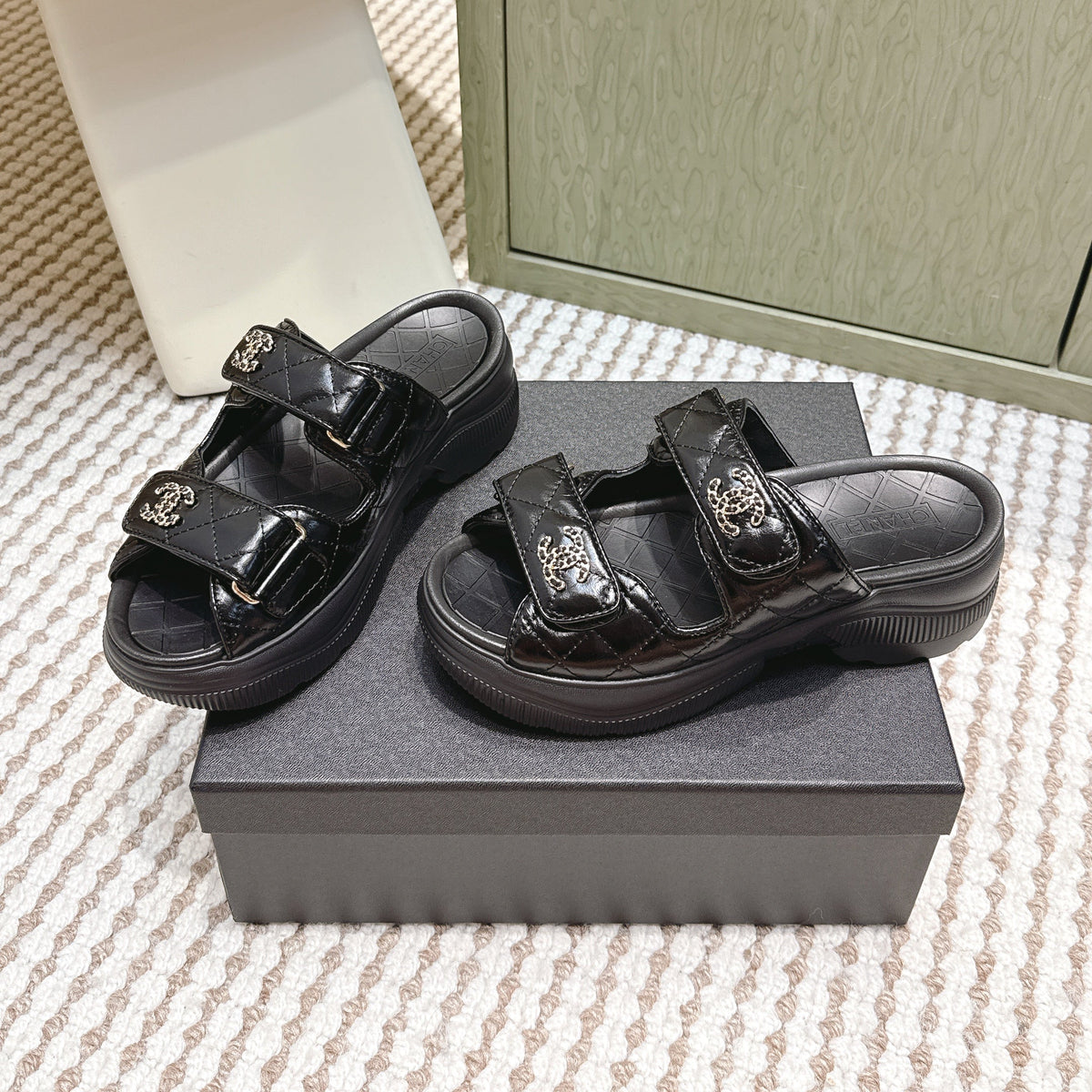 CHANEL 25S STRAP SANDALS IN BLACK PATENT CALFSKIN SILVER HARDWARE