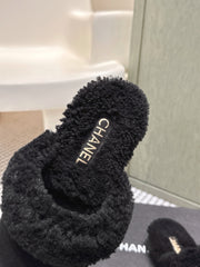 CHANEL 25S INDOOR SLIPPERS IN BLACK SUEDE FUR-LINED