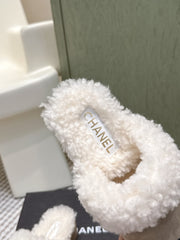 CHANEL 25S INDOOR SLIPPERS IN BEIGE AND BLACK SUEDE FUR-LINED